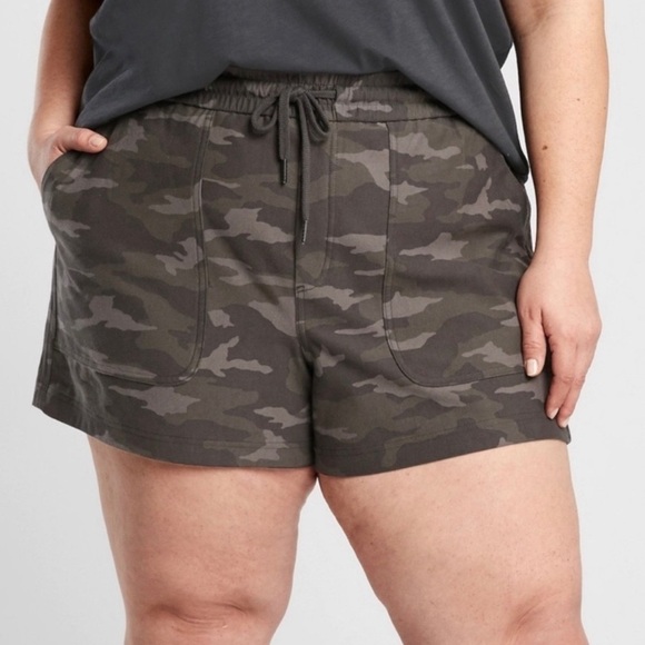Athleta Pants - Athleta Camo Farallon Shorts Size 20
